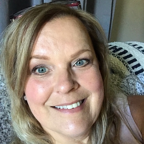 Meet your Posher, Glenda - Picture 1 of 1